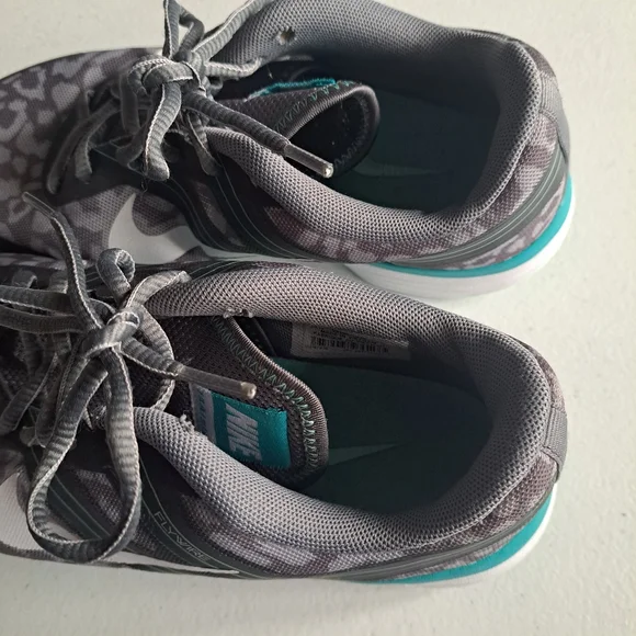 Womens Nike Dual Fusion TR 2 Sneakers - Picture 6 of 6